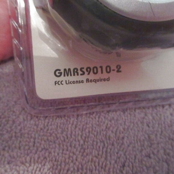 Audiovox 2 Way Radios GMRS9010-2 Hand Free 10 Miles Flashlight + Extras New - Picture 4 of 13